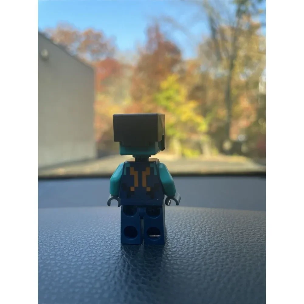 Lego Minecraft  Minifigure Min119 Nether‎ Adventurer Excellent Condition